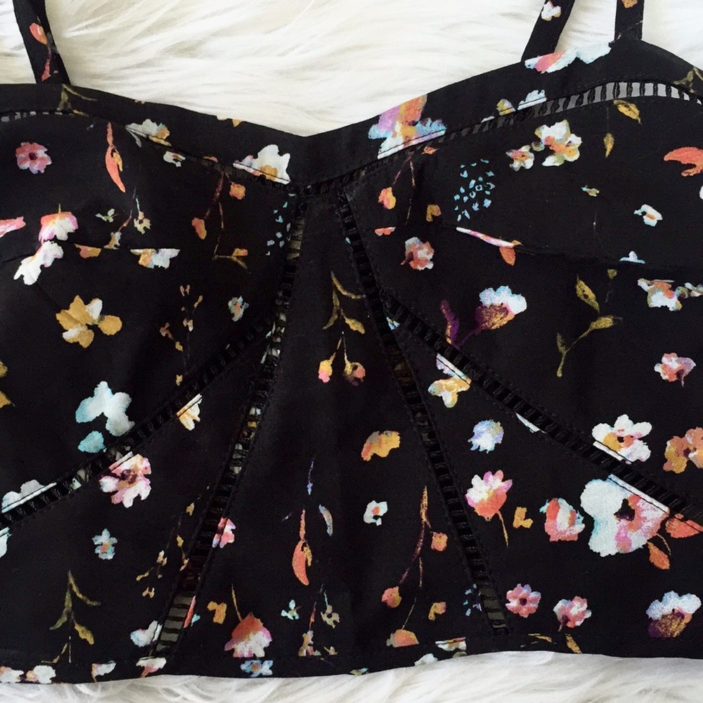 NWOT Urban Outfitters Floral Crop Top - Picture 5 of 6